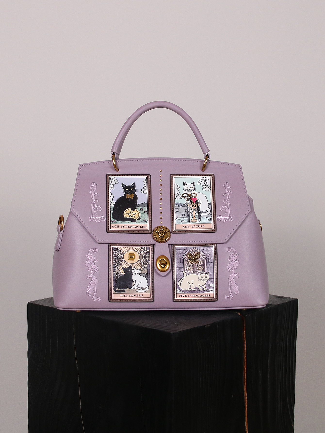 Luxury Bags Vintage - Vintage and Luxury Handheld Tote Bag