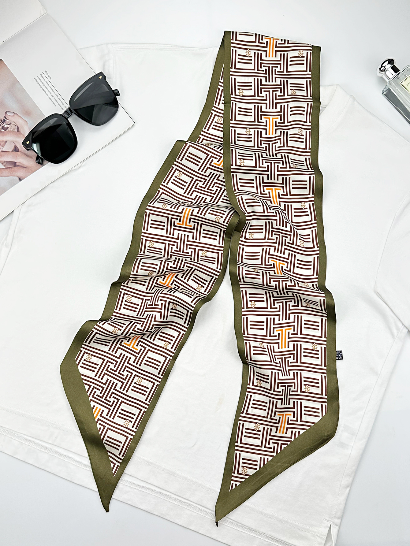 Luxury Geometry Skinny Silk Sc - Luxury Bags Office recension och pris