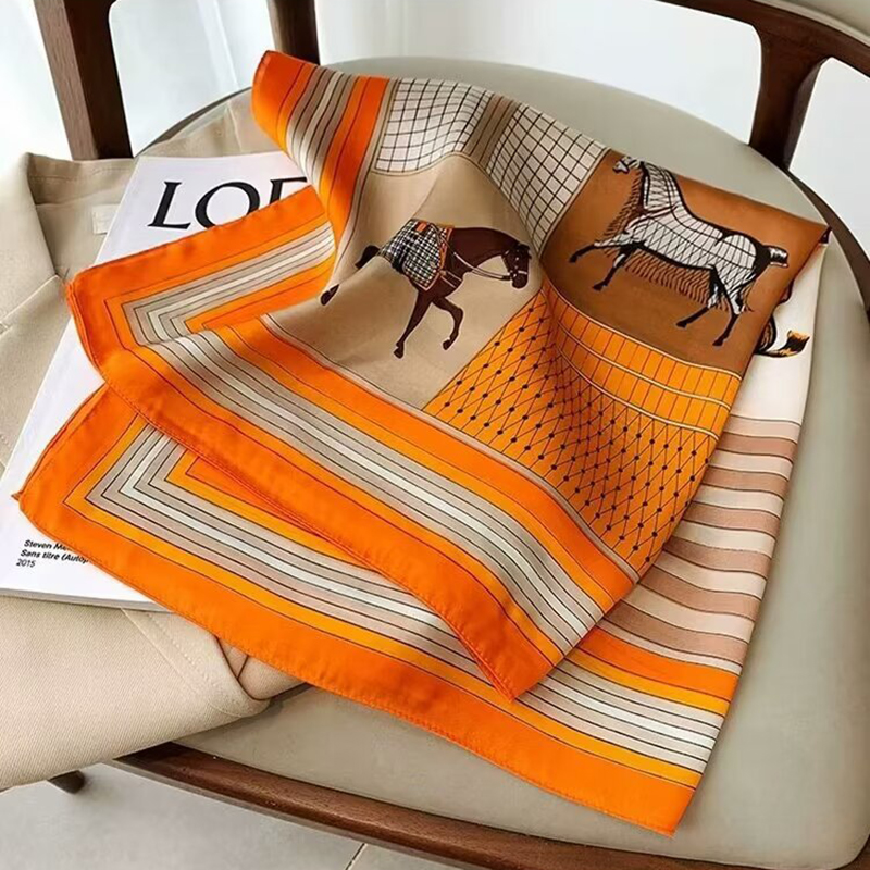 Luxury Horse Pattern Silk Squa - Luxury Bags Office recension och pris