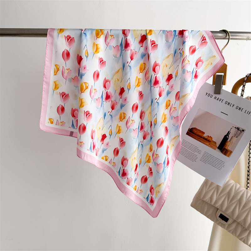 Luxury Printed Square Scarves  - Luxury Bags For Summer recension och pris