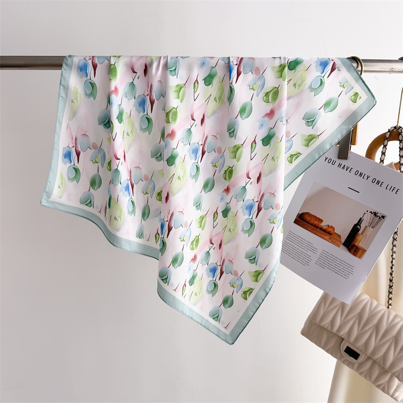 Luxury Printed Square Scarves  - Luxury Bags For Summer recension och pris